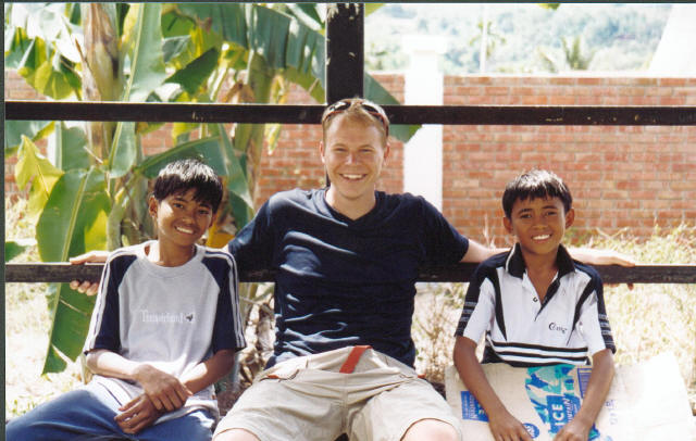 Ian and kids Ranau Bus stop